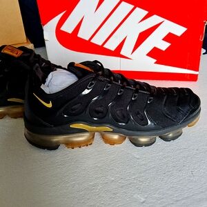 MEN"S NIKE AIR VAPORMAX PLUS